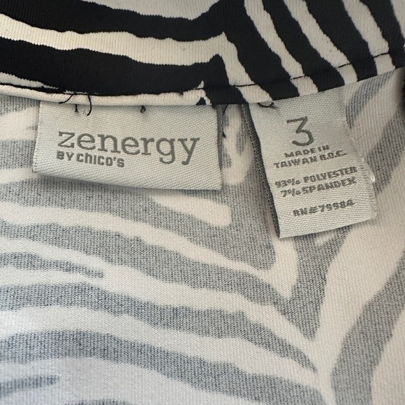 Chico’s Zip Front Pockets Zebra Zenergy Jacket XL - Picture 7 of 7